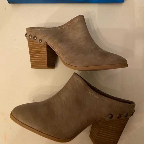 Easy street taupe ankle mules size 8 - Picture 5 of 7